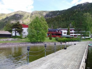 Hotellet ligger idyllisk til ved Byglandsfjorden (Foto: Thomas Juell)